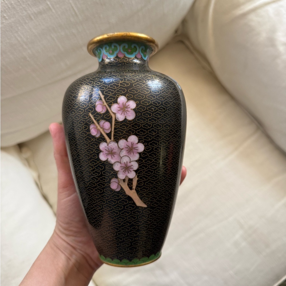 Vintage Cloisonné Floral Vase with Pink Chrysanthemum and Green Leaves - Picture 3 of 7